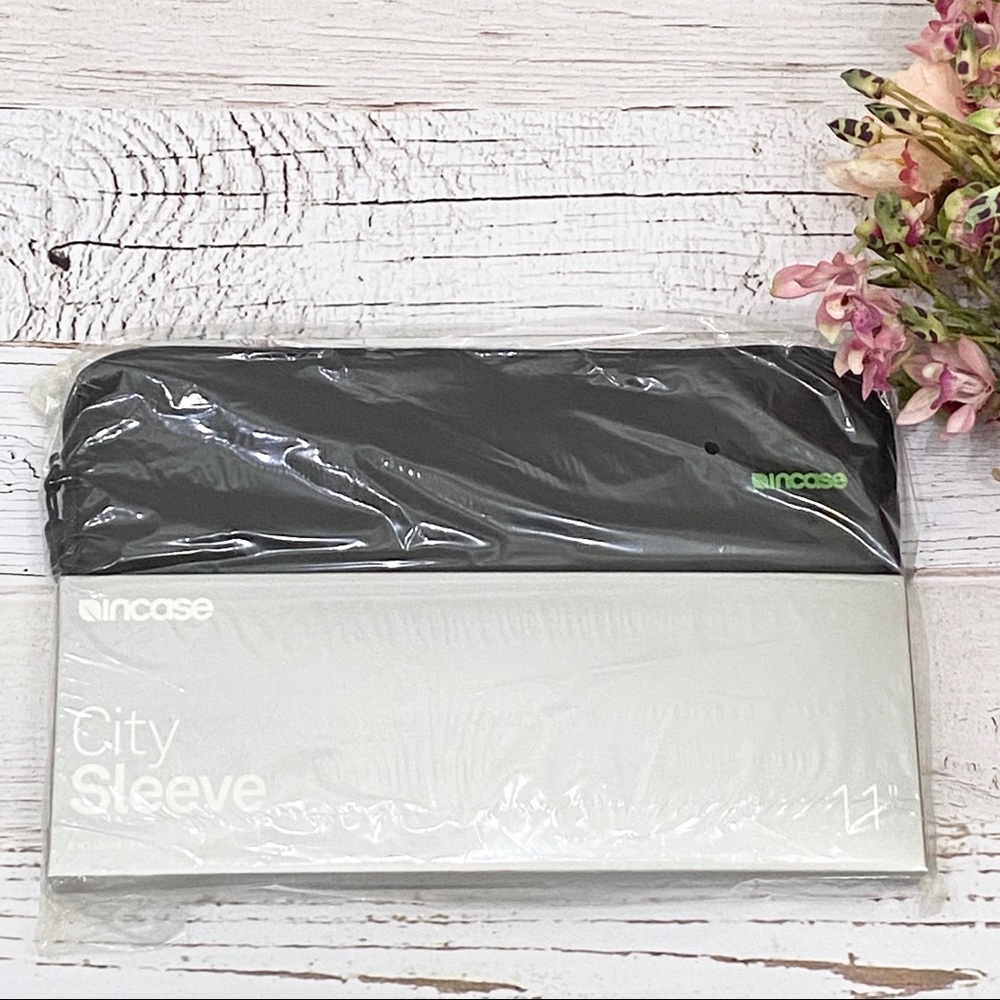 Incase City Sleeve Black 11” MacBook Air Case